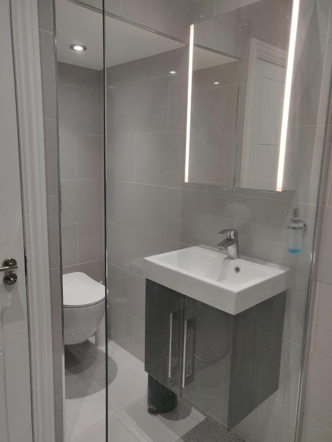 לונדון Stunning Double Room In Harrow Wembley - Khoob House מראה חיצוני תמונה