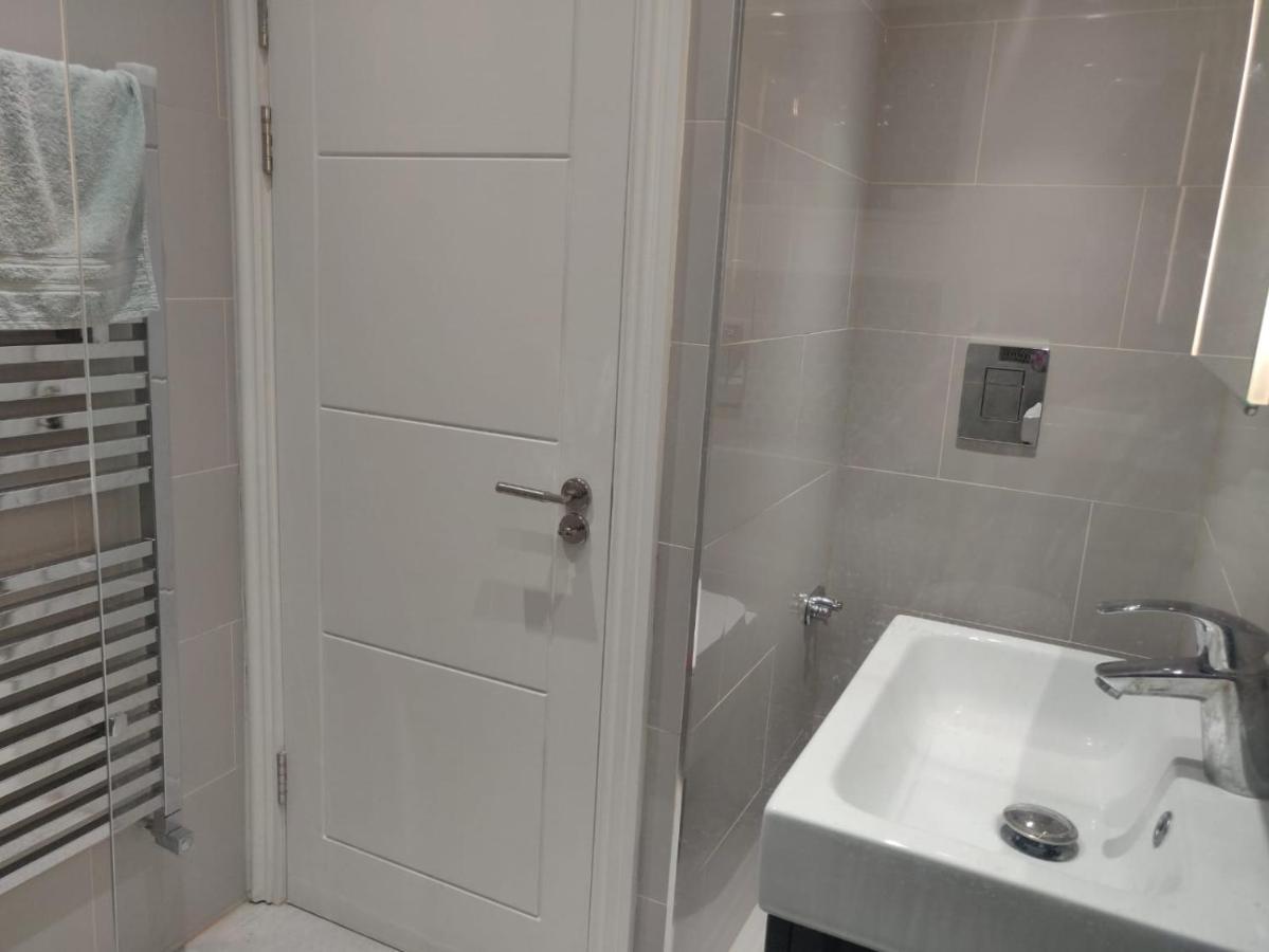 לונדון Stunning Double Room In Harrow Wembley - Khoob House מראה חיצוני תמונה